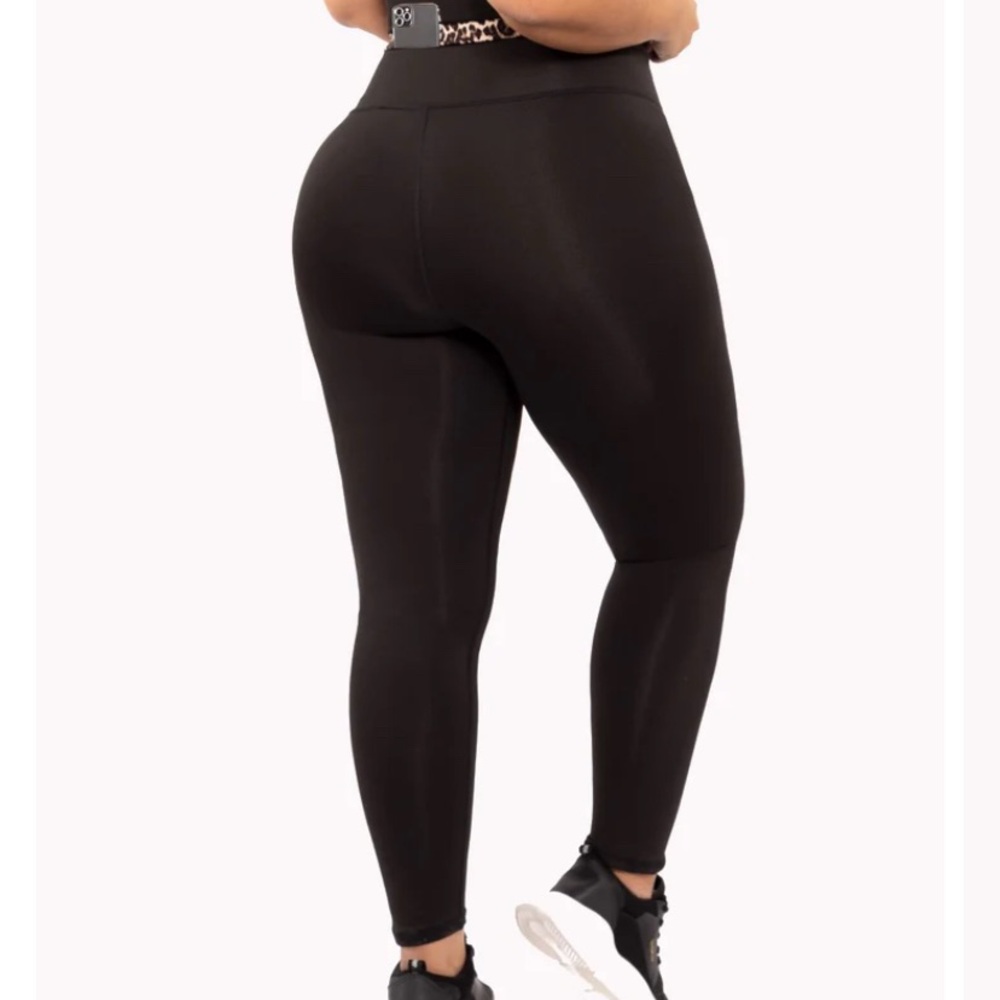 NAVONELLA. Crossed waist black leggings - Picture 3 of 5